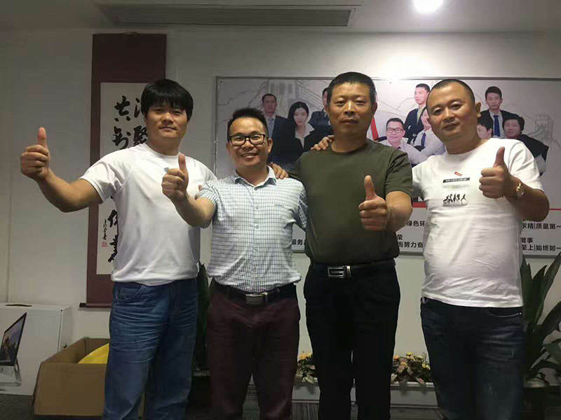 新型鑄造設(shè)備，鑄鐵造型機，注鋁造型機，全自動鑄造設(shè)備
