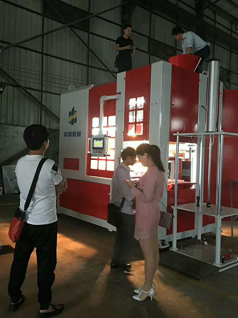客戶查看造型機配置